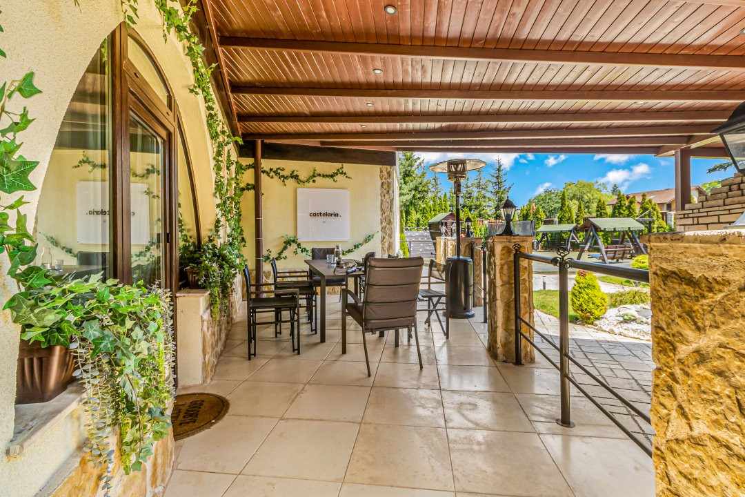 Vilă spectaculoasă lângă Castelul Bran cu piscină și cramă