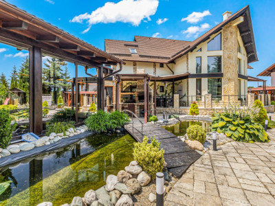 Vilă spectaculoasă lângă Castelul Bran cu piscină și cramă