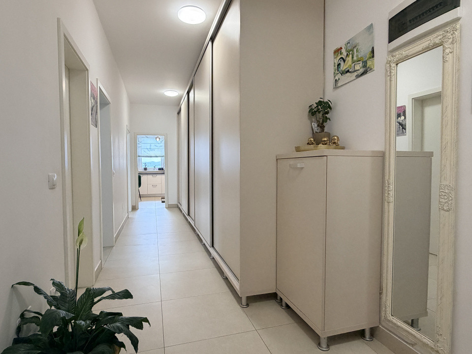 Apartament tip penthouse | Tractorul – Coresi | loc de parcare