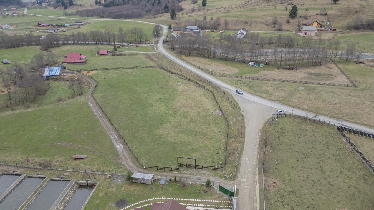 Teren intravilan, 6.900 mp, construibil – Plaiul Foii, Zărnești