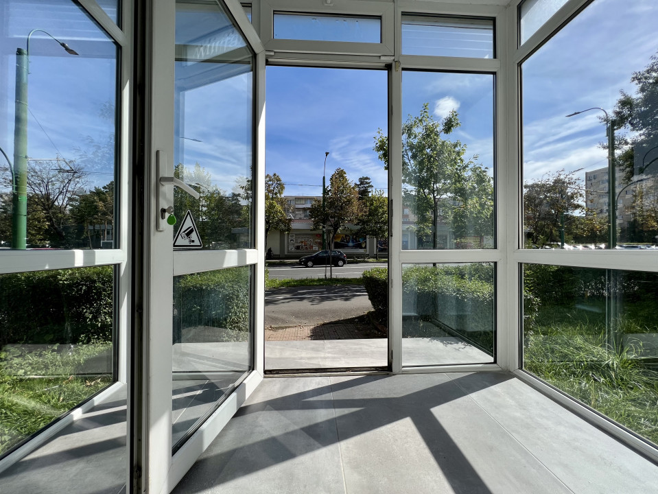 Spatiu comercial in zona LIDL (Bulevardul Saturn)