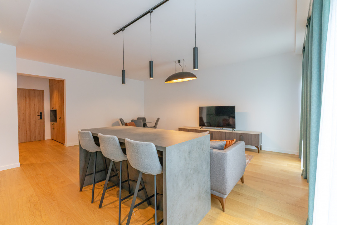Închiriere apartament modern 3 camere cu vedere superbă Brașov