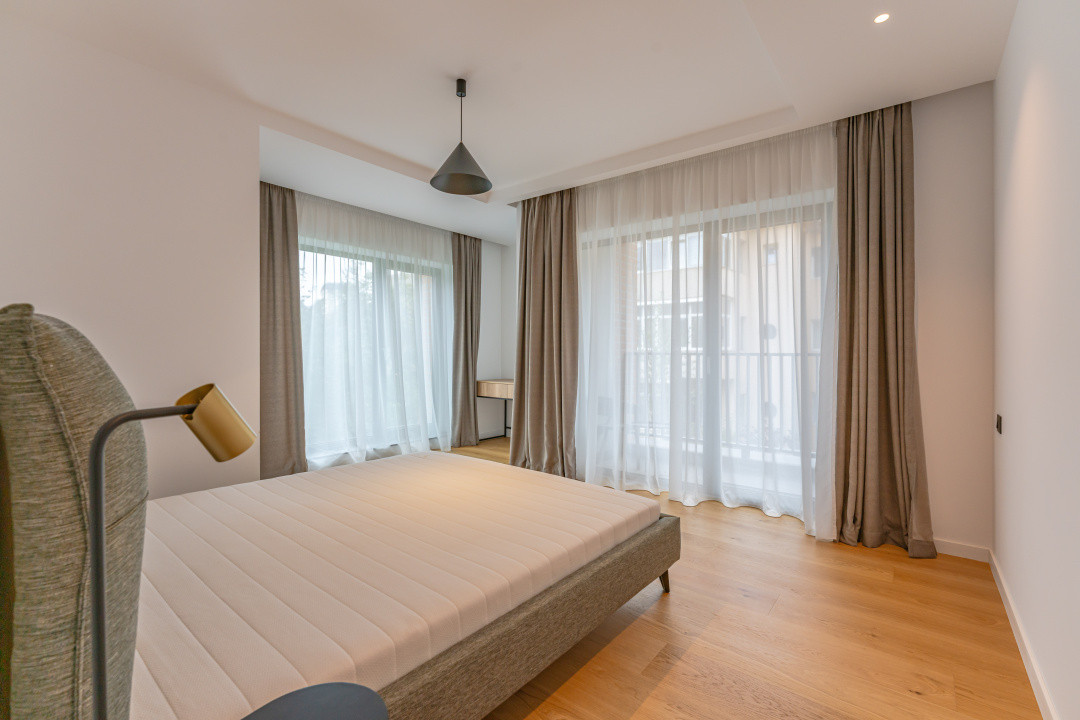 Închiriere apartament modern 3 camere cu vedere superbă Brașov