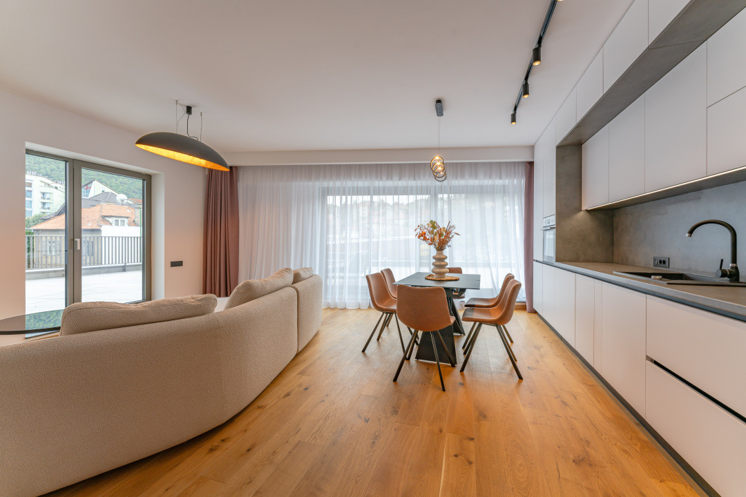 Apartament 4 camere cu terasă 104 mp și priveliște spre Tâmpa