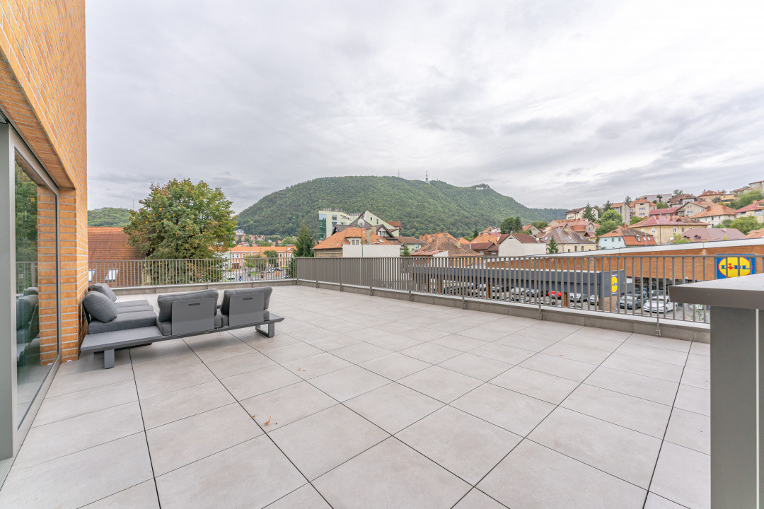 Apartament 4 camere cu terasă 104 mp și priveliște spre Tâmpa