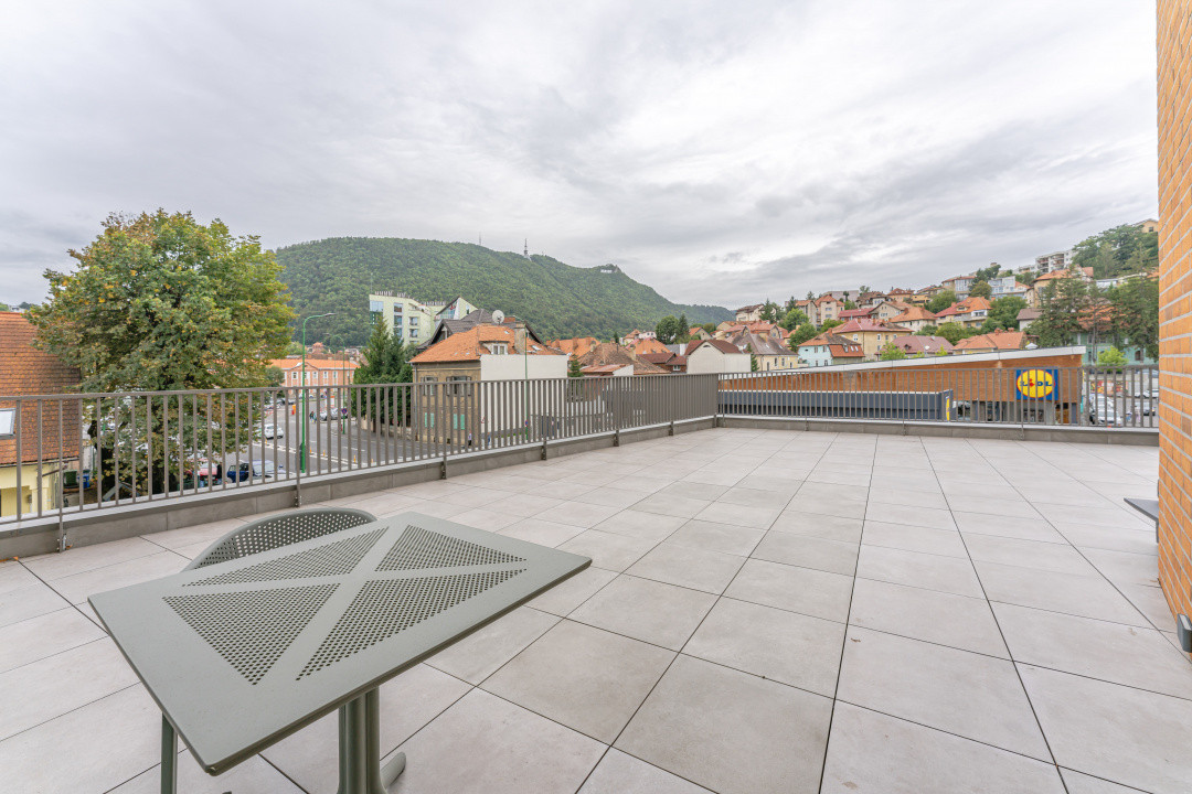 Apartament 4 camere cu terasă 104 mp și priveliște spre Tâmpa