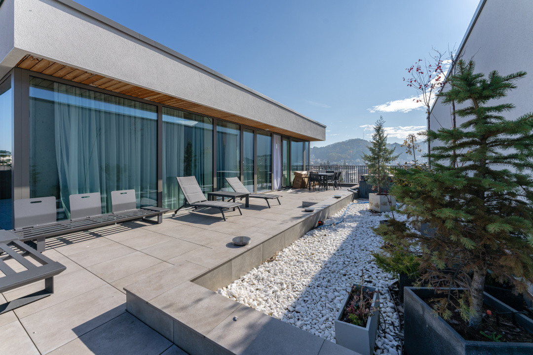 Penthouse de lux cu jacuzzi și vedere spectaculoasă spre Tâmpa