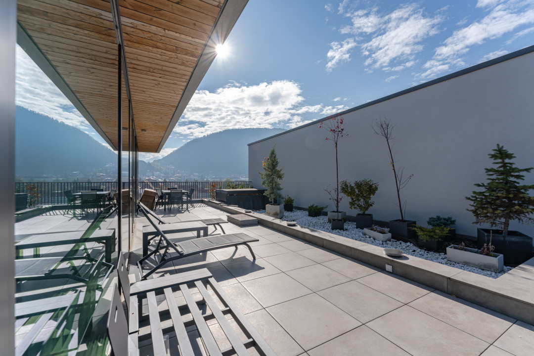 Penthouse de lux cu jacuzzi și vedere spectaculoasă spre Tâmpa