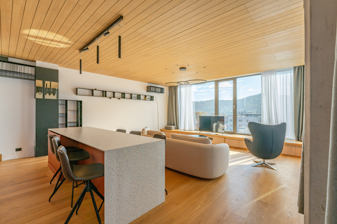 Penthouse de lux cu jacuzzi și vedere spectaculoasă spre Tâmpa