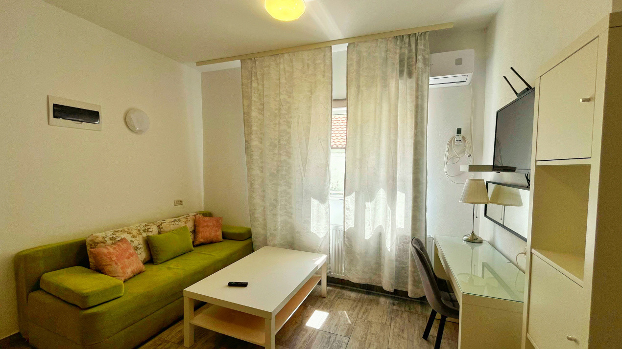 Apartament cu 3 camere în zona Centrală/ Strada Lungă
