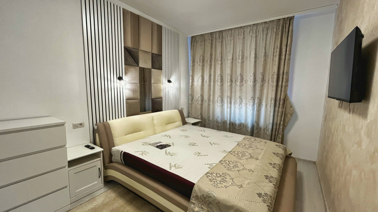 Apartament cu 3 camere în zona Centrală/ Strada Lungă