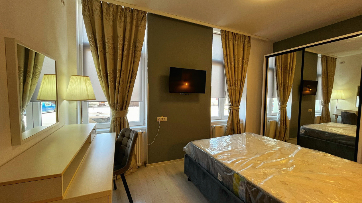 Apartament cu 3 camere în zona Centrală/ Strada Lungă