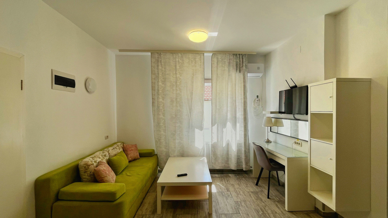 Apartament cu 3 camere în zona Centrală/ Strada Lungă