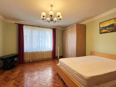 Apartament cu 3 camere in Zona Centrală