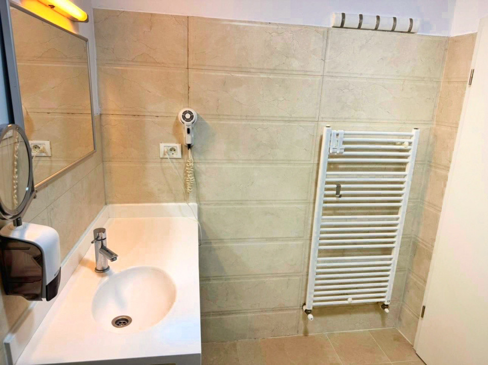 Apartament cu 2 camere modern, in zona Centrală  