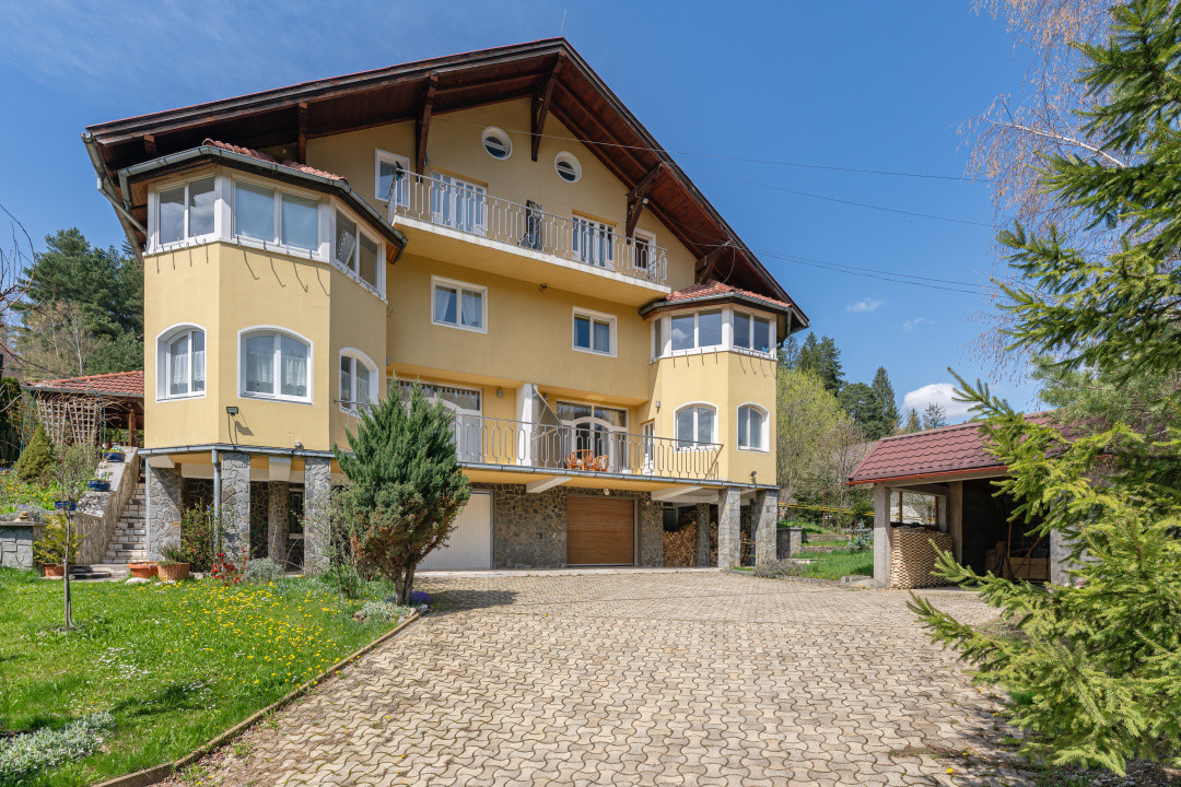 Vilă tip duplex în mijlocul naturii | 6 camere | Garaj, terasă și 5 dormitoare