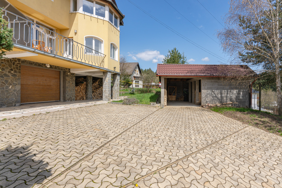 Vilă tip duplex în mijlocul naturii | 6 camere | Garaj, terasă și 5 dormitoare