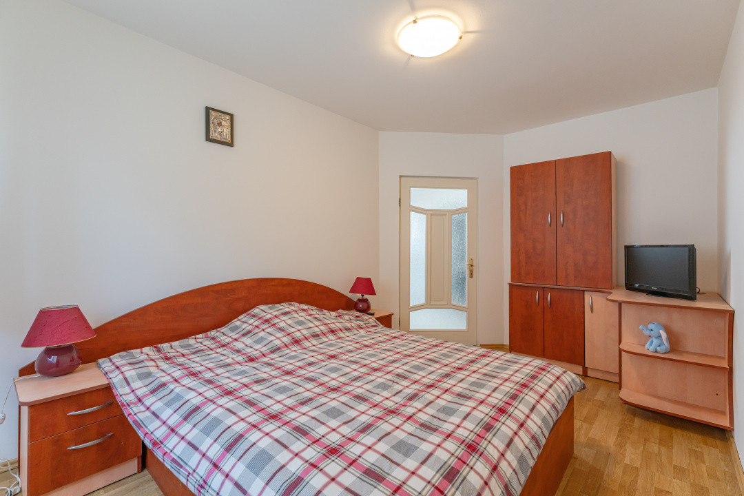 Vilă tip duplex în mijlocul naturii | 6 camere | Garaj, terasă și 5 dormitoare