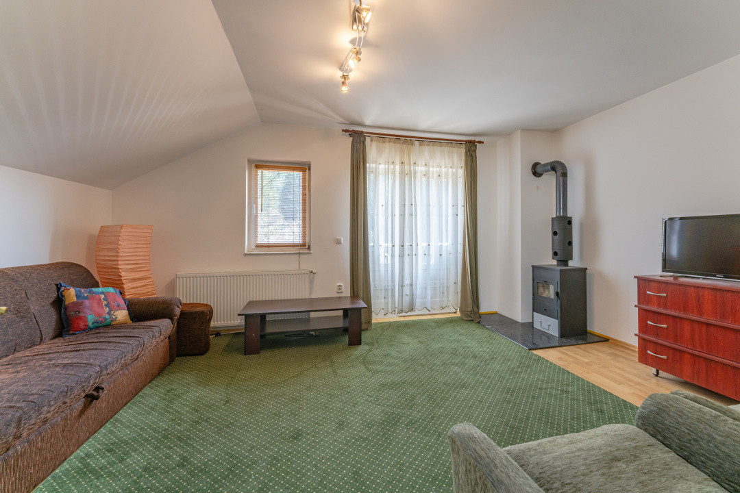 Vilă tip duplex în mijlocul naturii | 6 camere | Garaj, terasă și 5 dormitoare