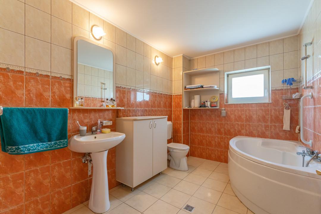 Vilă tip duplex în mijlocul naturii | 6 camere | Garaj, terasă și 5 dormitoare