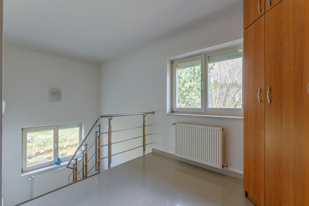 Vilă tip duplex în mijlocul naturii | 6 camere | Garaj, terasă și 5 dormitoare