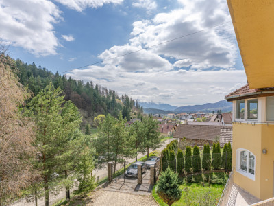 Vilă tip duplex în mijlocul naturii | 6 camere | Garaj, terasă și 5 dormitoare