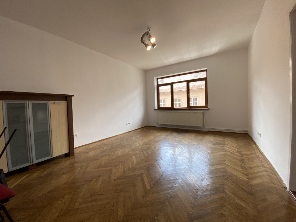 Spațiu birouri 3 camere cu terasă, parcare – Centrul Vechi Brașov