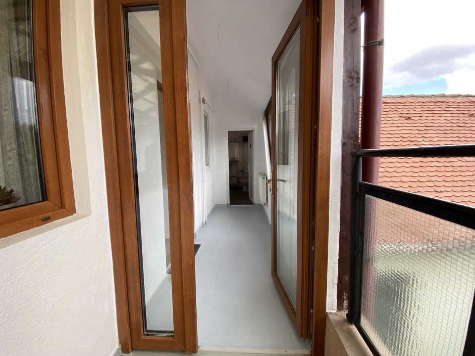 Spațiu birouri 3 camere cu terasă, parcare – Centrul Vechi Brașov