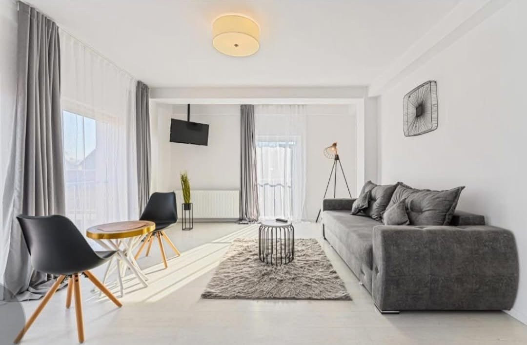 Apartament cu două camere pe Strada de Mijloc