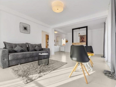 Apartament cu două camere pe Strada de Mijloc