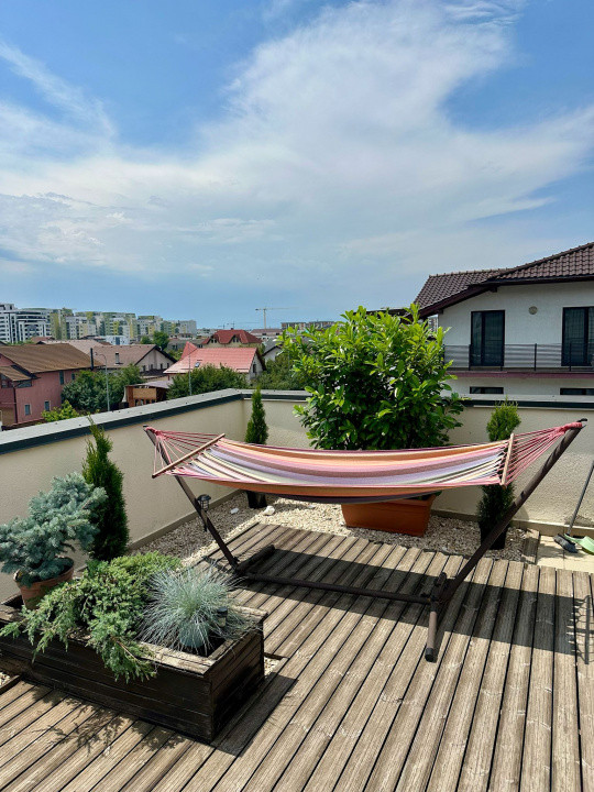 Penthouse cu terasă panoramică 35 mp – Tractorul, lângă Coresi Mall, 650€