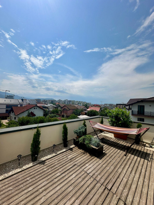 Penthouse cu terasă panoramică 35 mp – Tractorul, lângă Coresi Mall, 650€