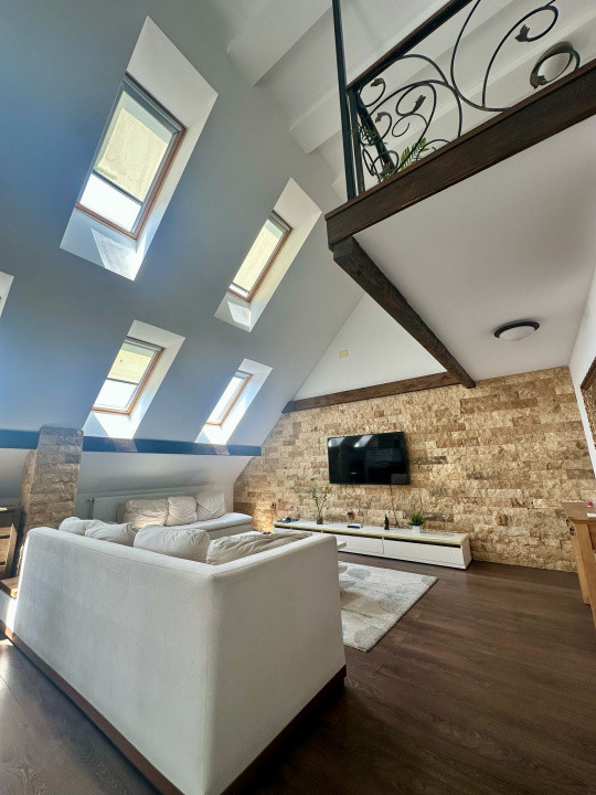 Penthouse cu terasă panoramică 35 mp – Tractorul, lângă Coresi Mall, 650€