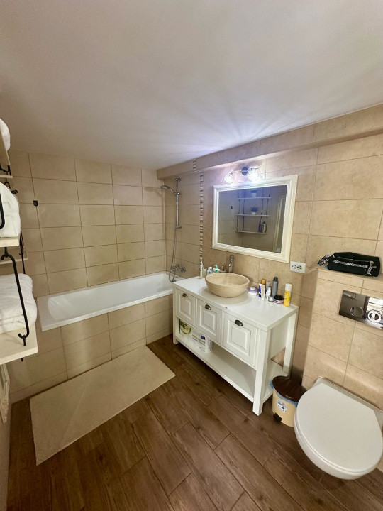 Penthouse cu terasă panoramică 35 mp – Tractorul, lângă Coresi Mall, 650€