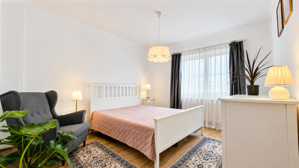 Apartament 3 camere pe doua niveluri | terasa | parcare | zona de case Tractorul