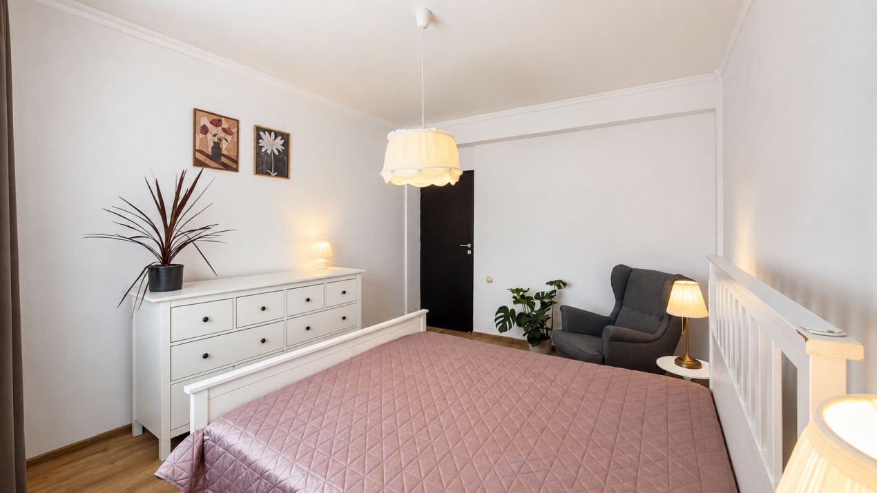 Apartament 3 camere pe doua niveluri | terasa | parcare | zona de case Tractorul