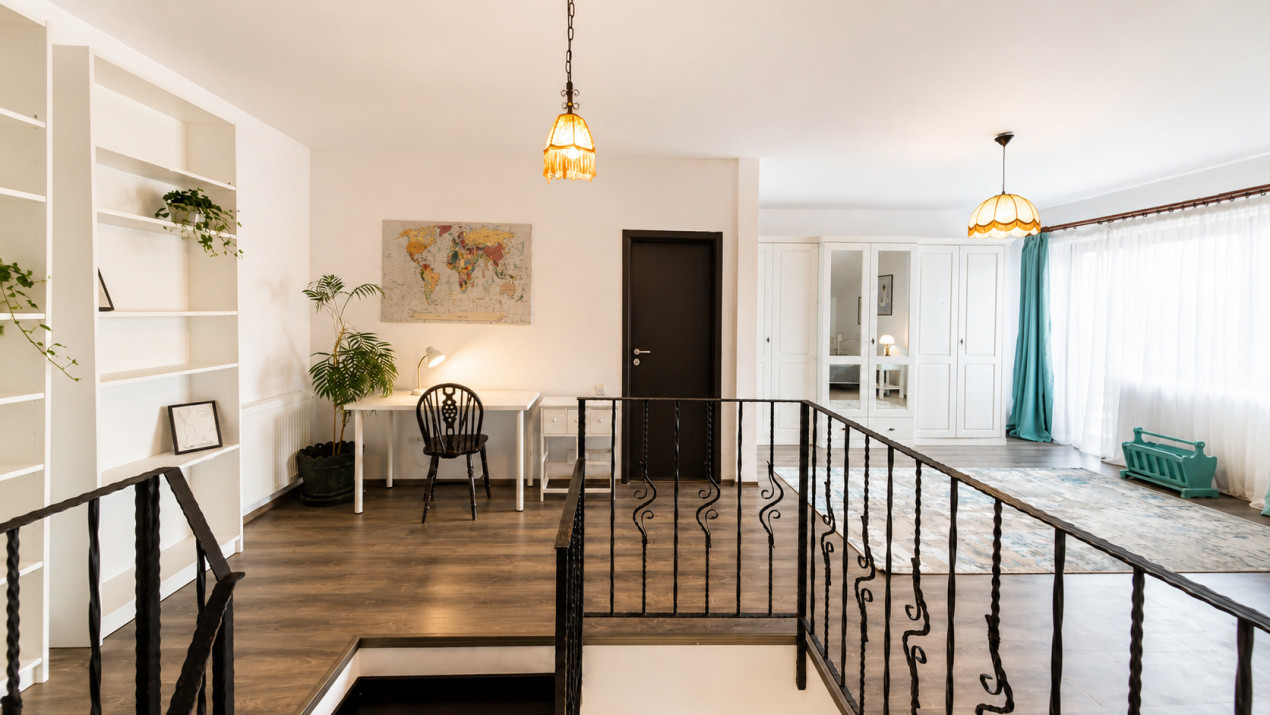 Apartament 3 camere pe doua niveluri | terasa | parcare | zona de case Tractorul