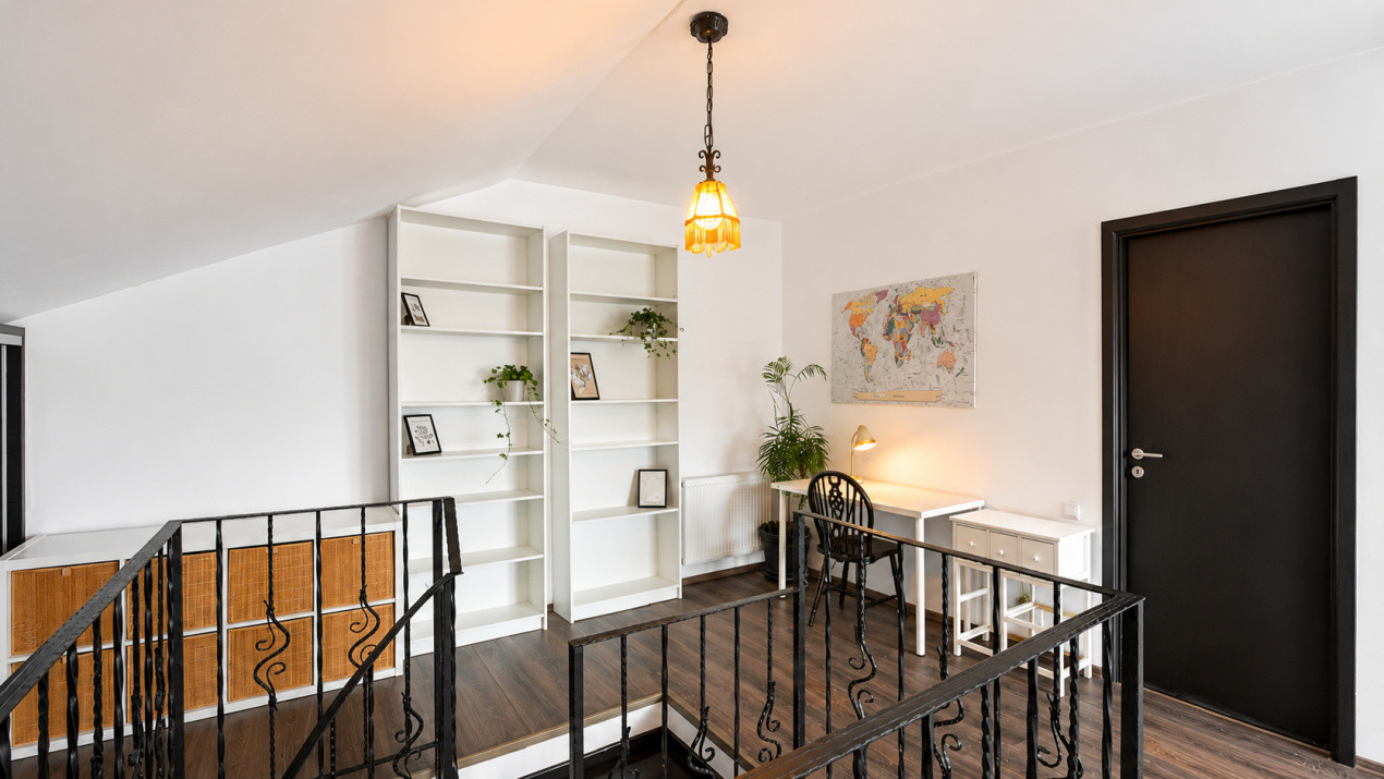 Apartament 3 camere pe doua niveluri | terasa | parcare | zona de case Tractorul