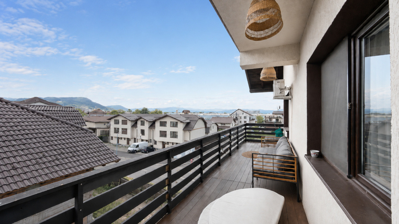 Apartament 3 camere pe doua niveluri | terasa | parcare | zona de case Tractorul