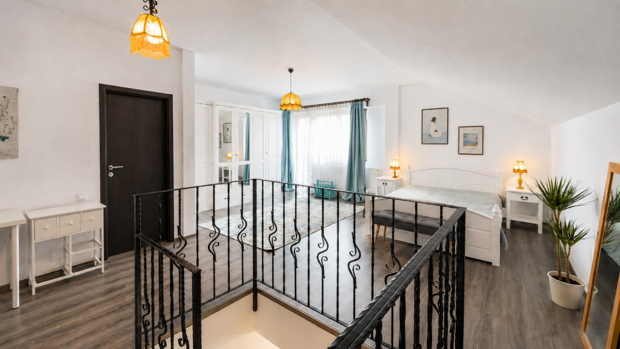 Apartament 3 camere pe doua niveluri | terasa | parcare | zona de case Tractorul