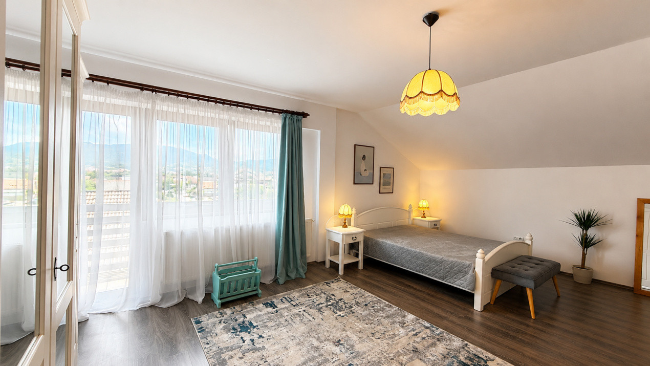 Apartament 3 camere pe doua niveluri | terasa | parcare | zona de case Tractorul