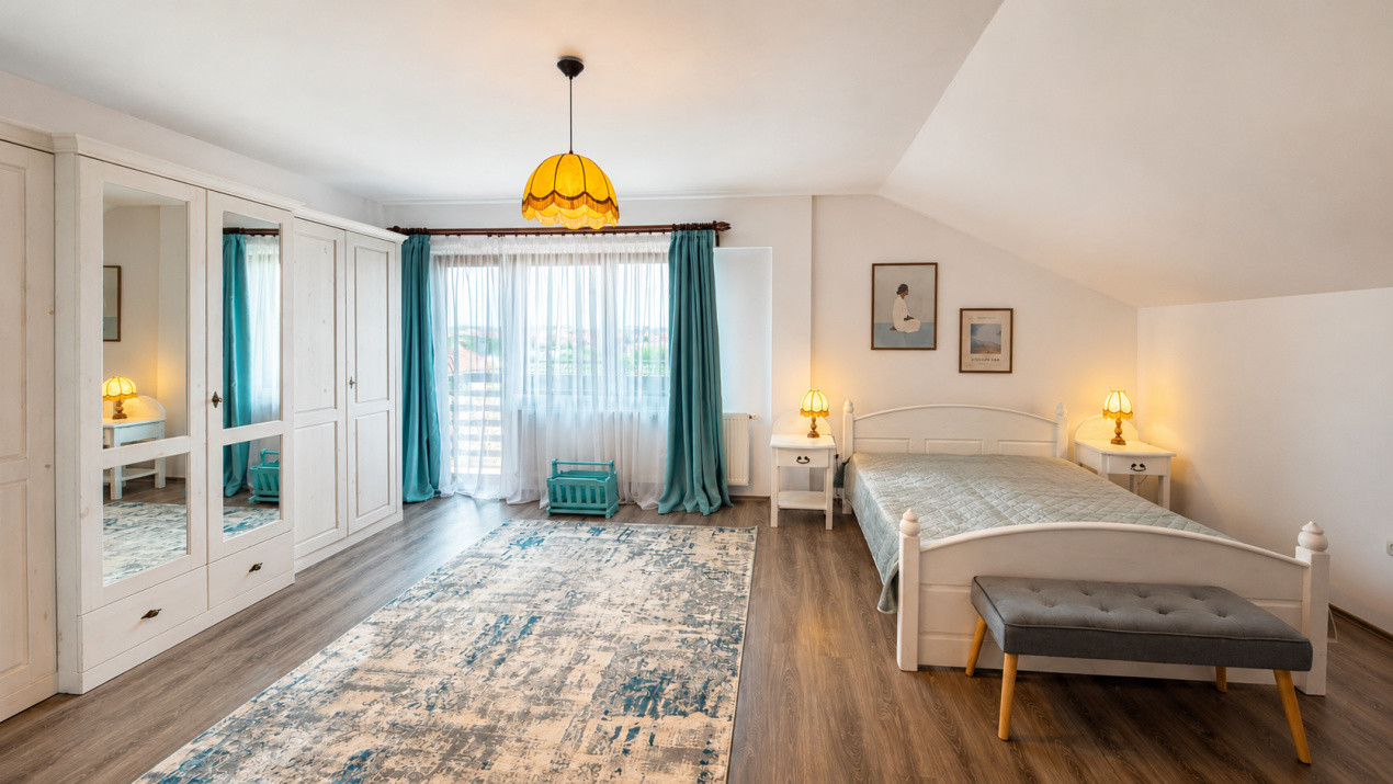 Apartament 3 camere pe doua niveluri | terasa | parcare | zona de case Tractorul