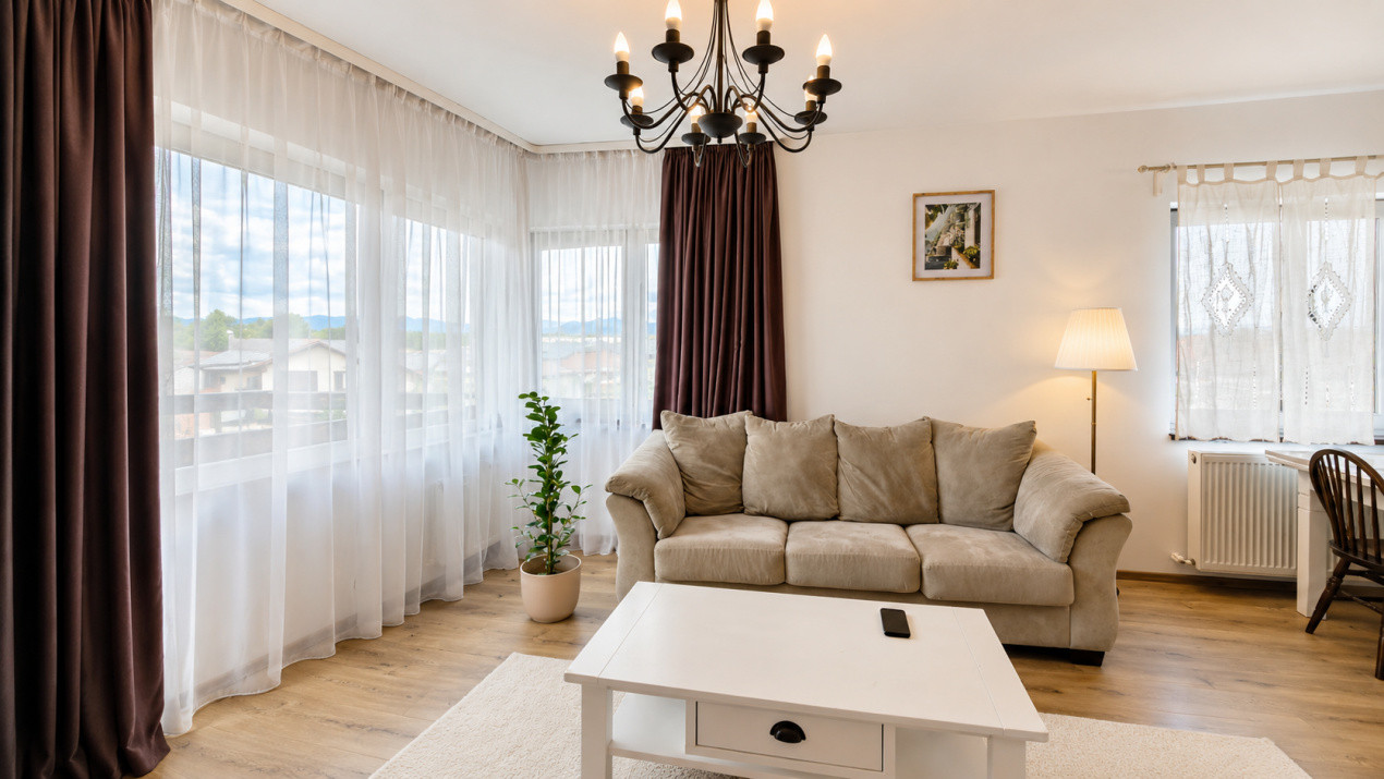 Apartament 3 camere pe doua niveluri | terasa | parcare | zona de case Tractorul