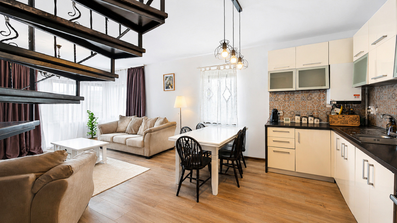 Apartament 3 camere pe doua niveluri | terasa | parcare | zona de case Tractorul