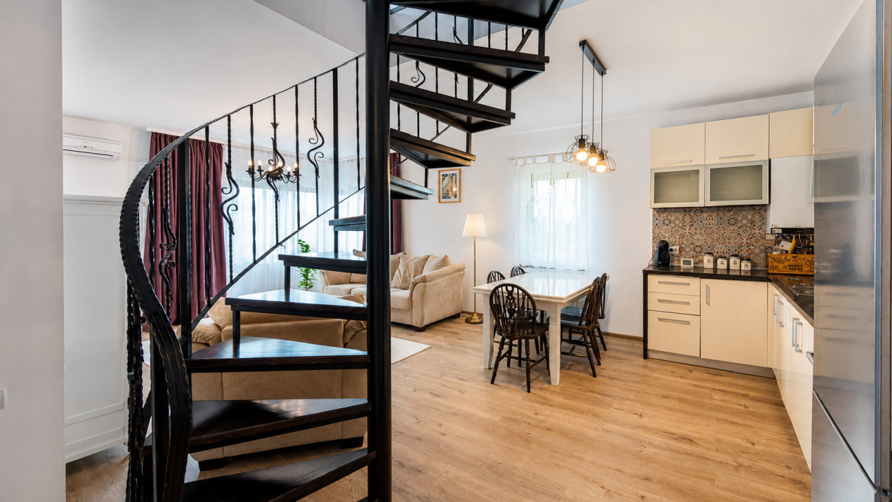 Apartament 3 camere pe doua niveluri | terasa | parcare | zona de case Tractorul