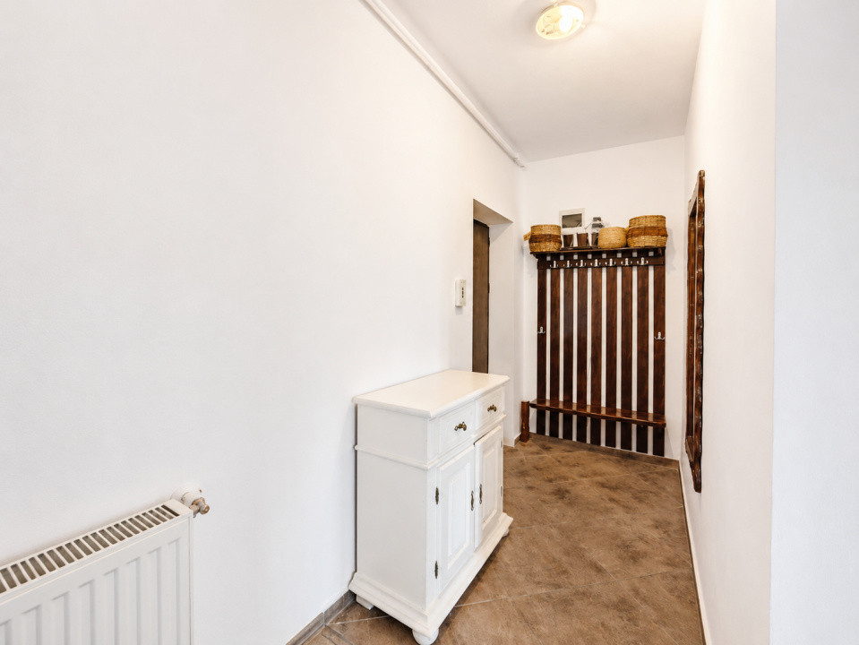 Apartament 3 camere pe doua niveluri | terasa | parcare | zona de case Tractorul