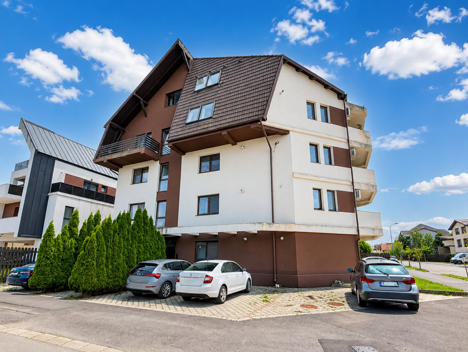 Apartament 3 camere pe doua niveluri | terasa | parcare | zona de case Tractorul