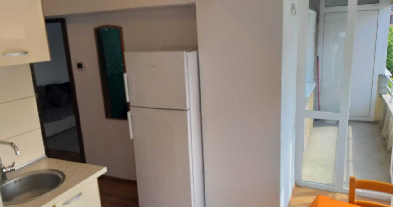 Garsoniera zona Spitalul Judetean pe Calea Bucuresti - Brasov