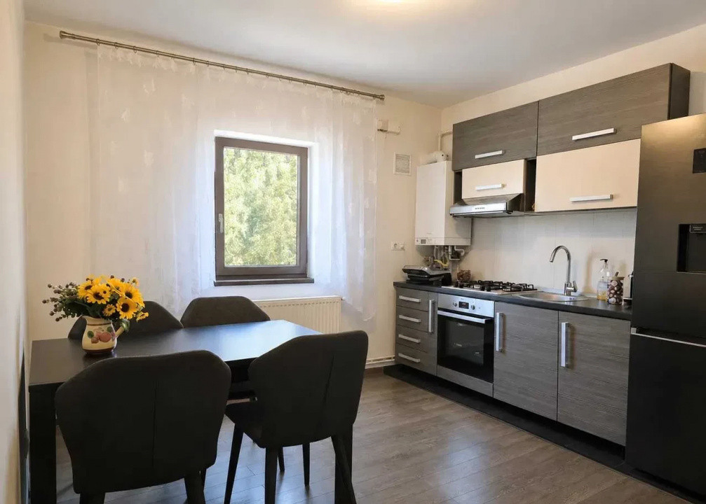 Apartament 2 camere decomandat in Centrul Civic Brasov Toamnei-CEC etaj 3/4