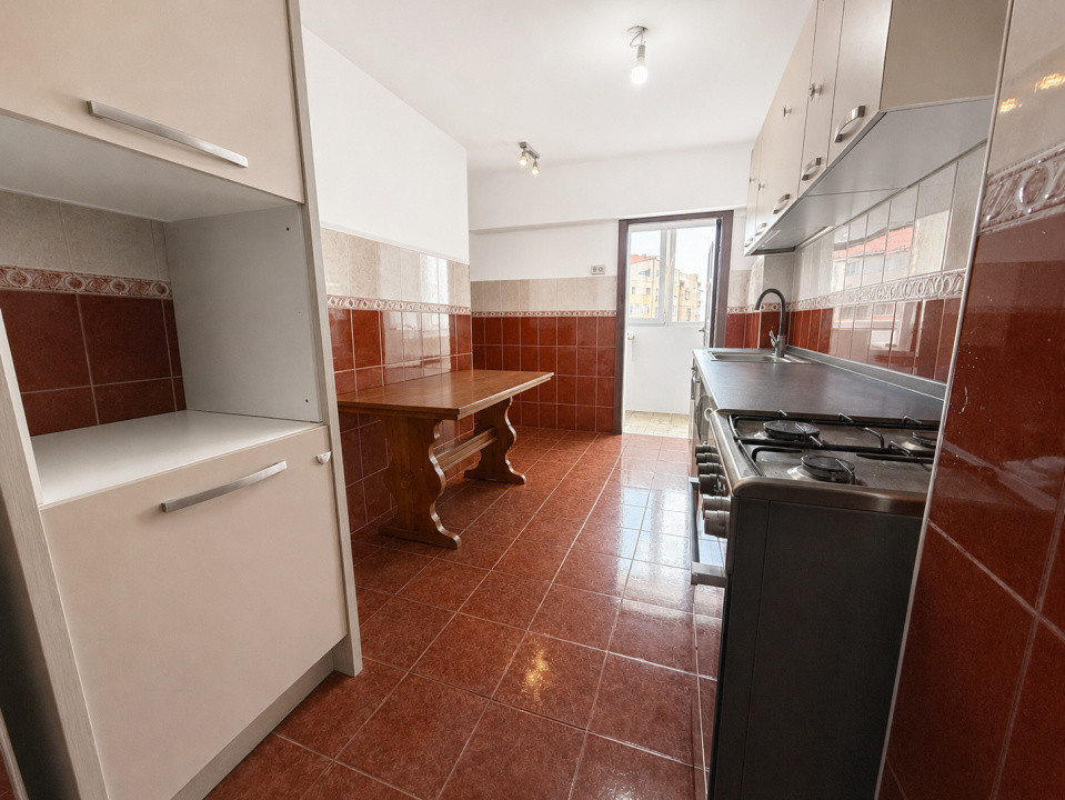 Apartament decomandat 3 camere | 2 bai | parcare inclusa | zona Noua